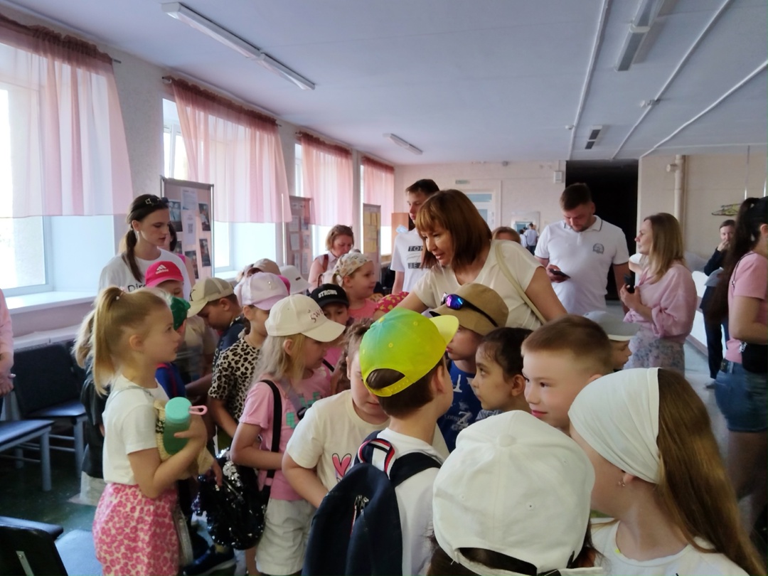 Праздник детства - начало смены в школьном лагере. День 1.