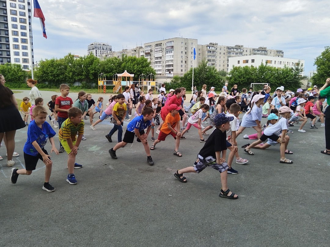 Праздник детства - 2 день в летнем школьном лагере..