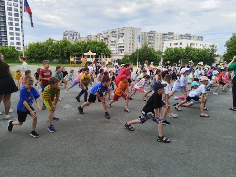 Праздник детства - 2 день в летнем школьном лагере..